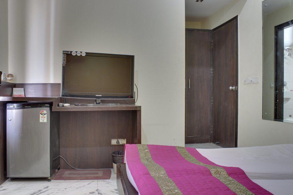 Oyo Rooms, Cyber Park Gurgaon Buitenkant foto